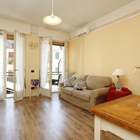Appartamenti Piazza Umberto I Torri Del Benaco Ruang foto