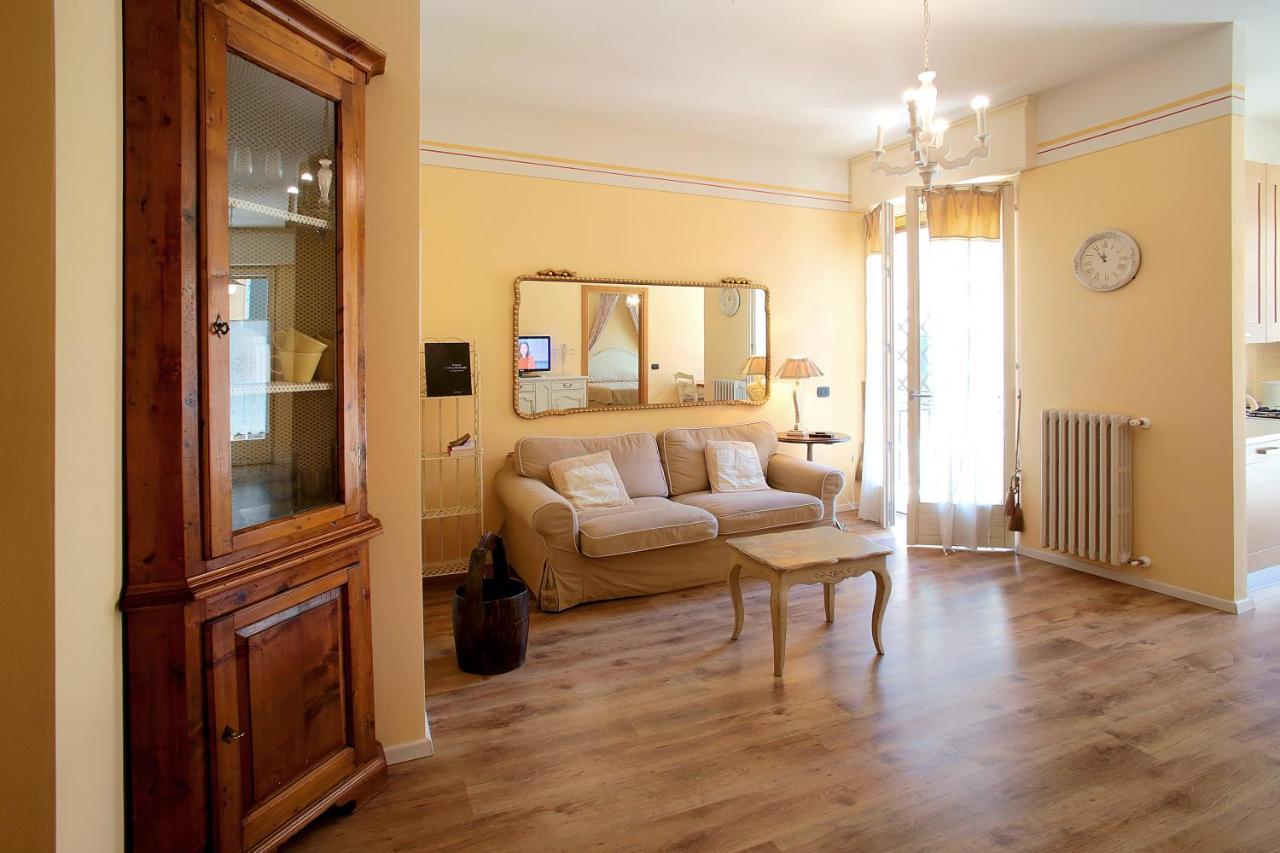 Appartamenti Piazza Umberto I Torri Del Benaco Bagian luar foto